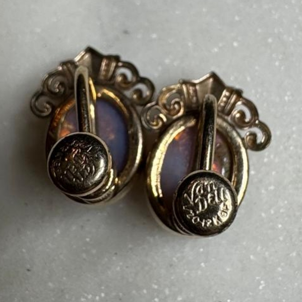 Elegant Gold and Opal Earrings - Picture 4 of 4